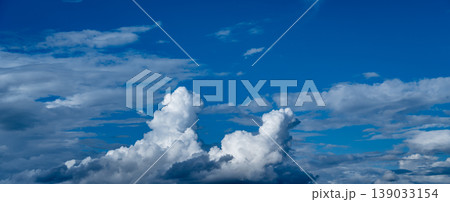 青空に浮かぶ白い積雲 139033154