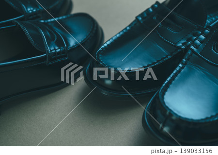 黒いローファーのクローズアップ 139033156