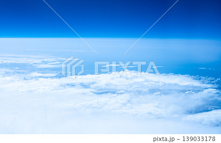 地平線と雲海 139033178