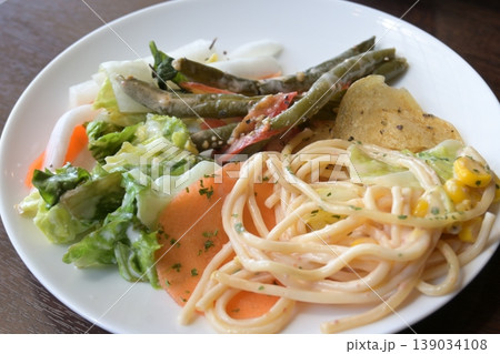 彩り野菜とパスタのヘルシープレート 彩り野菜とパスタのヘルシープレート 139034108