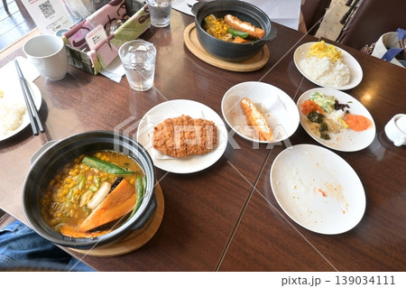 彩り豊かな野菜のスープカレーランチ 139034111