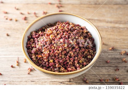 dry red pepper dry red pepper 139035822