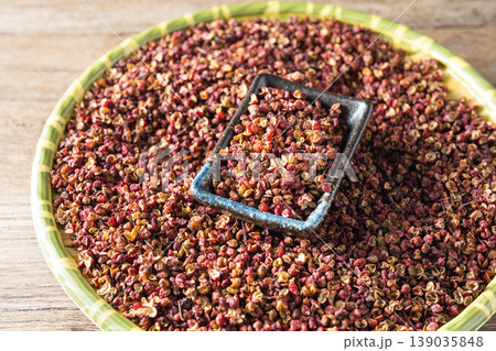dry red pepper  139035848