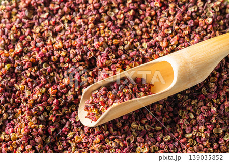 dry red pepper dry red pepper 139035852