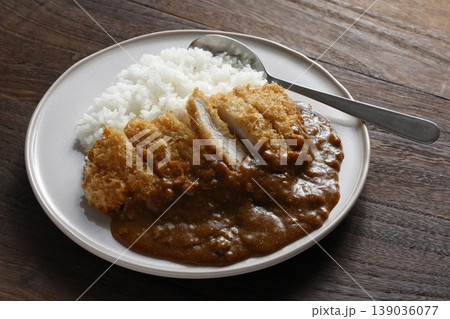 お家でカツカレー お家でカツカレー 139036077