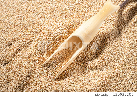 White sesame seeds 139036200