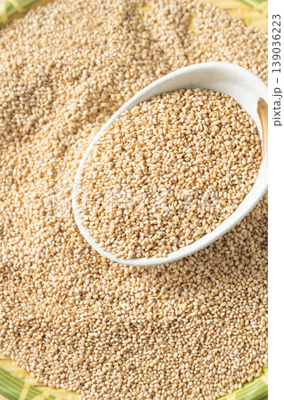 White sesame seeds White sesame seeds 139036223
