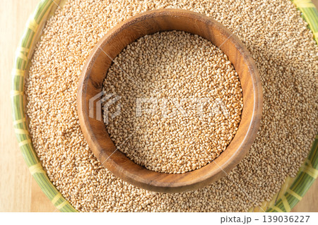 White sesame seeds White sesame seeds 139036227