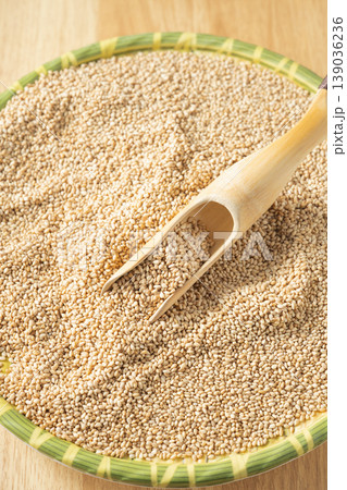 White sesame seeds White sesame seeds 139036236