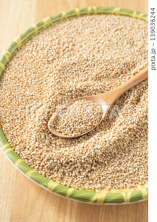 White sesame seeds White sesame seeds 139036244