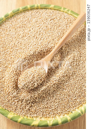 White sesame seeds White sesame seeds 139036247