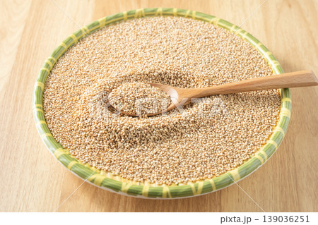 White sesame seeds White sesame seeds 139036251