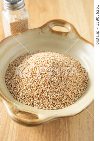 White sesame seeds White sesame seeds 139036261
