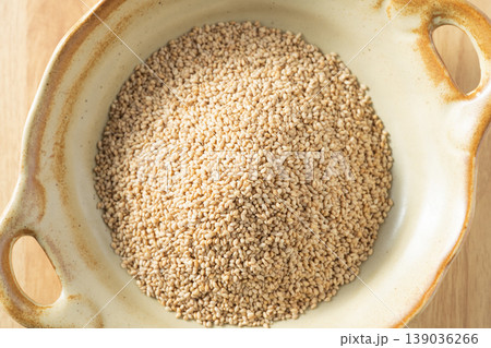White sesame seeds White sesame seeds 139036266
