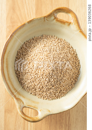 White sesame seeds 139036268