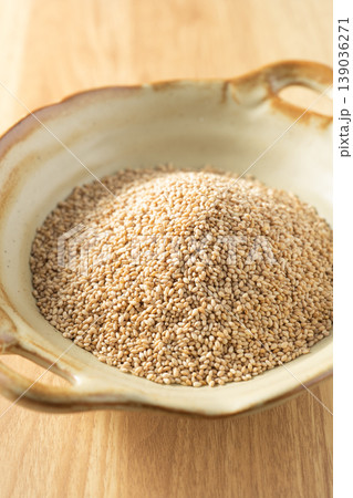 White sesame seeds White sesame seeds 139036271