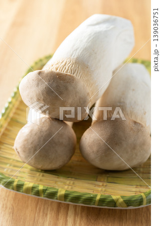 King oyster mushroom 139036751