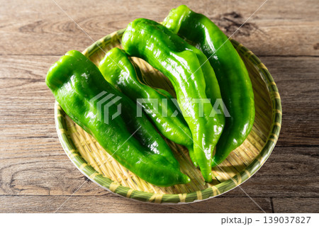 fresh green chili  139037827
