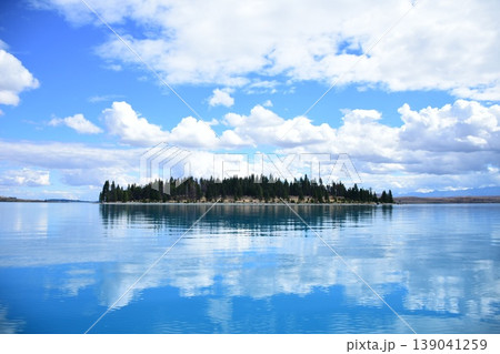Reflection of Motuariki island 139041259