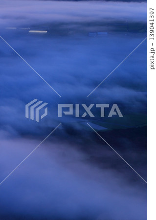 雲海に浮かぶ山 雲海に浮かぶ山 139041397