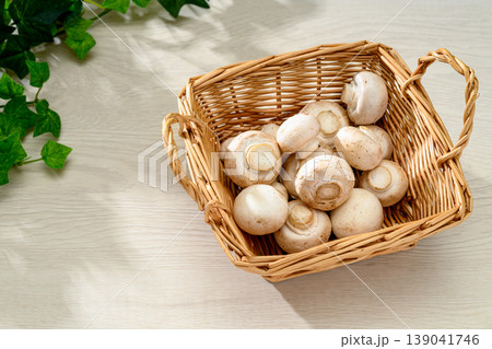 新鮮なホワイトマッシュルームの食材イメージ 新鮮なホワイトマッシュルームの食材イメージ 139041746