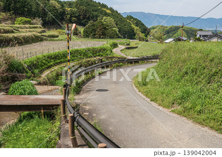 明日香村上（かむら）地区への上り道　奈良県明日香村 139042004
