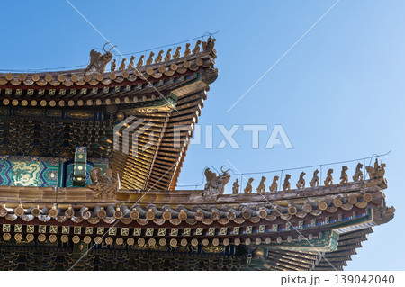 Mysterious animals on the palace roofs of the Forbidden City in Beijing that symbolizes rank and position 139042040