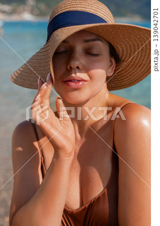Attractive Woman Applying Cream On Face At Beach. Beauty Skincare Concept. Female Using Moisturizing Sunscreen For Skin Protection 139042701