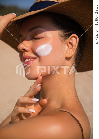 Attractive Woman Touching Face With Sunscreen On Skin At Beach. Beauty Skincare And Sun Protection Concept Attractive Woman Touching Face With Sunscreen On Skin At Beach. Beauty Skincare And Sun Protection Concept 139042811