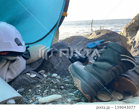 tent and equipment for hike in the mountain 139043077