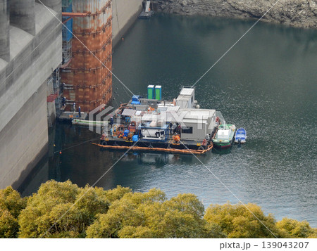 展望台から見た早明浦ダムの工事現場 展望台から見た早明浦ダムの工事現場 139043207