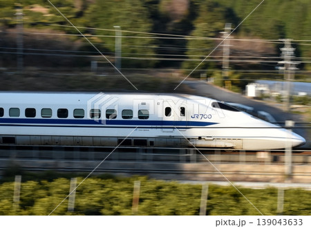 疾走する新幹線700系電車(JR西日本仕様) 139043633