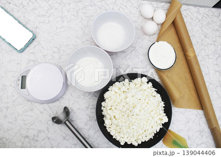 Step-by-step recipe for making cottage cheese casserole. Grind the cottage cheese with a blender Step-by-step recipe for making cottage cheese casserole. Grind the cottage cheese with a blender 139044406