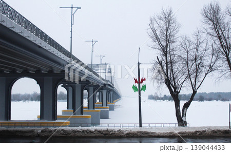 Modern Long River Bridge in Winter Modern Long River Bridge in Winter 139044433
