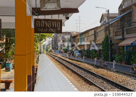 イ バンコク タラートプルー駅のホーム イ バンコク タラートプルー駅のホーム 139044527