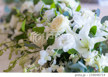 清楚な結婚式のテーブル装花 清楚な結婚式のテーブル装花 139046714