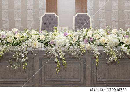 清楚な結婚式の高砂装花 清楚な結婚式の高砂装花 139046723