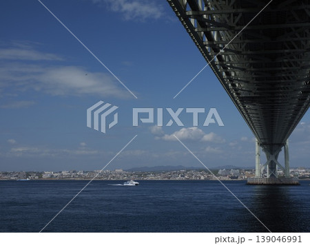 明石海峡大橋（淡路島側から見上げる） 139046991