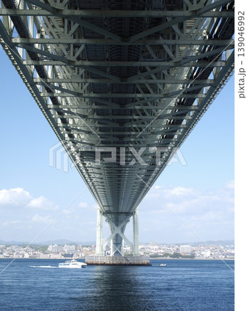 明石海峡大橋（淡路島側から見上げる） 139046992