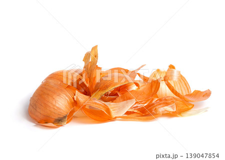 Dry golden onion skin pile on white background 139047854