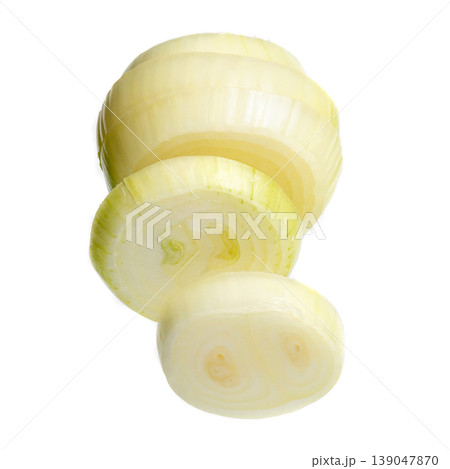 Vertical stack of round onion slices Vertical stack of round onion slices 139047870