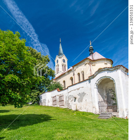 Church of the St. Wenceslaus at Mnisek pod Brdy city, built in gothic style. Church is placed in center of small city near famous chateau. 139050331