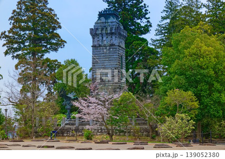 仙台城跡 昭忠碑と満開の桜 仙台城跡 昭忠碑と満開の桜 139052380