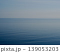 青い海の水平線 139053203