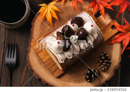 モンブランのロールケーキ 139054502