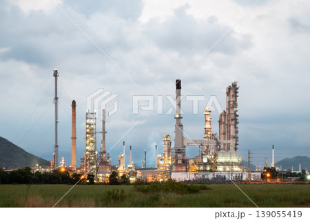 Oil Refinery Plant at Twilight in Bang Lamung, Chonburi 139055419