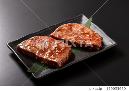 ［宮城県産］牛肉　ガーリックステーキ　調理前 139055630