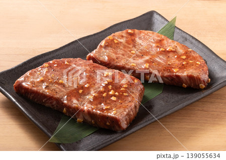 ［宮城県産］牛肉　ガーリックステーキ　調理前 139055634