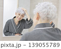 シニア女性　ヘアケア 139055789
