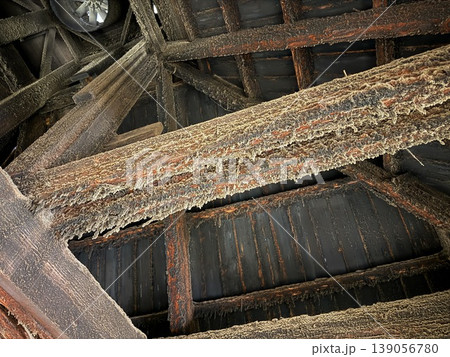 ピートが香るウイスキーで有名なスコットランド・アイラ島の伝統的な蒸留所。 139056780